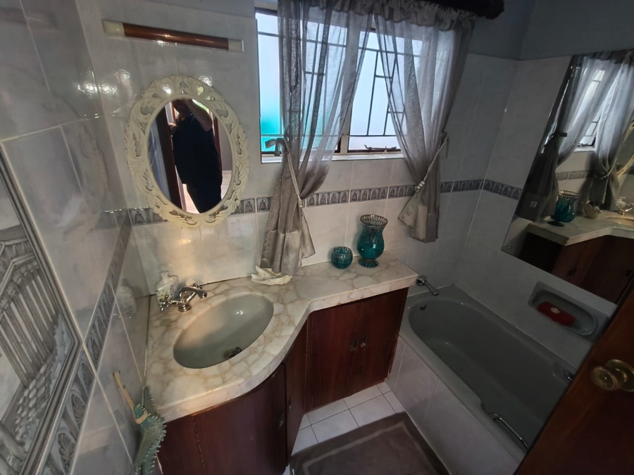 5 Bedroom Property for Sale in Protea Park North West